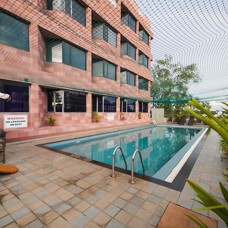 The South Park Hotel Thiruvananthapuram Ngoại thất bức ảnh