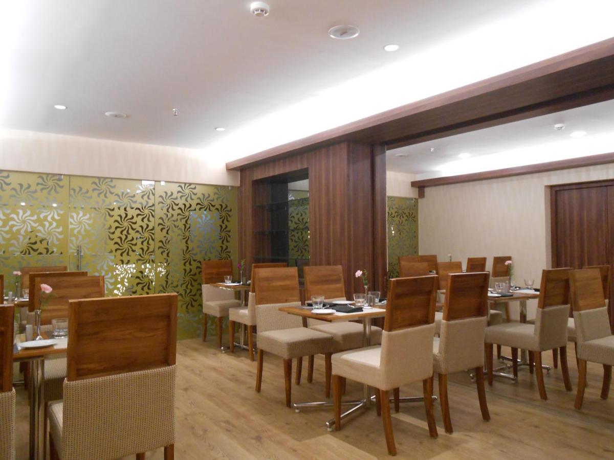 The South Park Hotel Thiruvananthapuram Ngoại thất bức ảnh