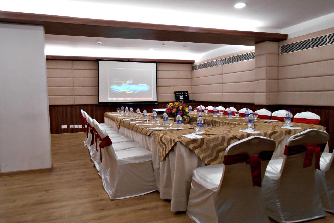 The South Park Hotel Thiruvananthapuram Ngoại thất bức ảnh