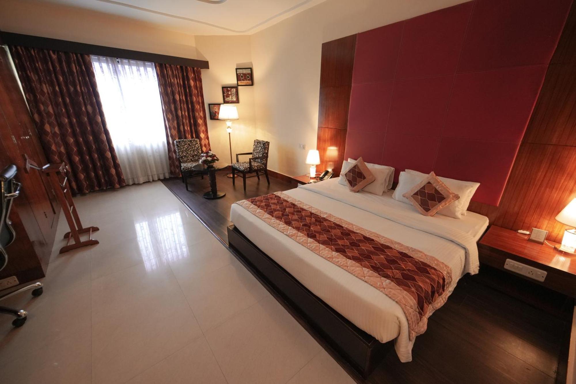 The South Park Hotel Thiruvananthapuram Ngoại thất bức ảnh