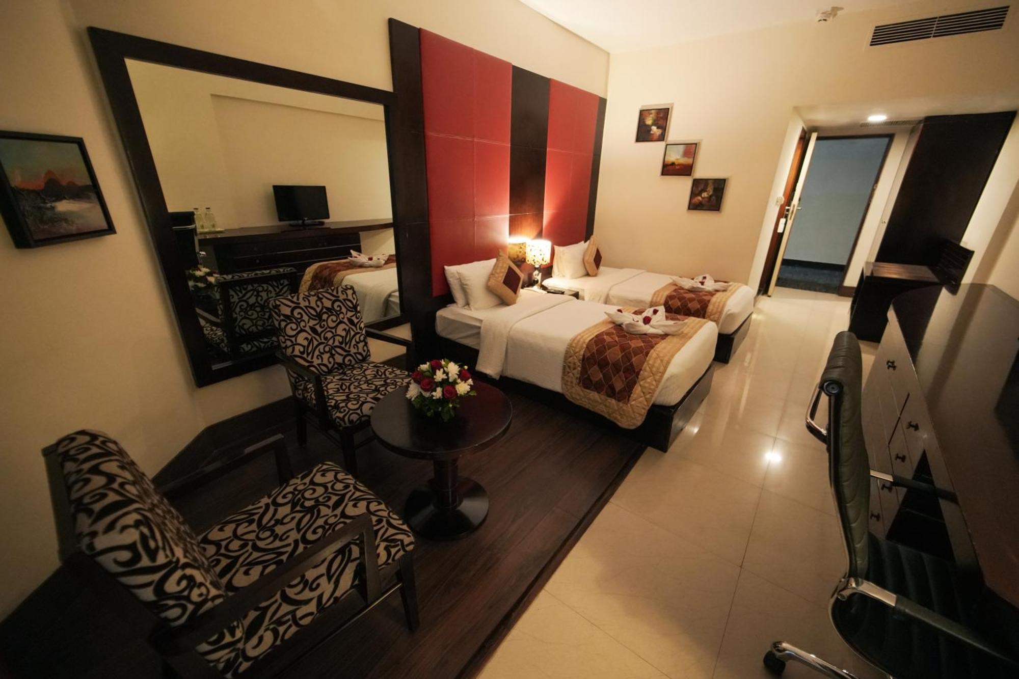The South Park Hotel Thiruvananthapuram Ngoại thất bức ảnh