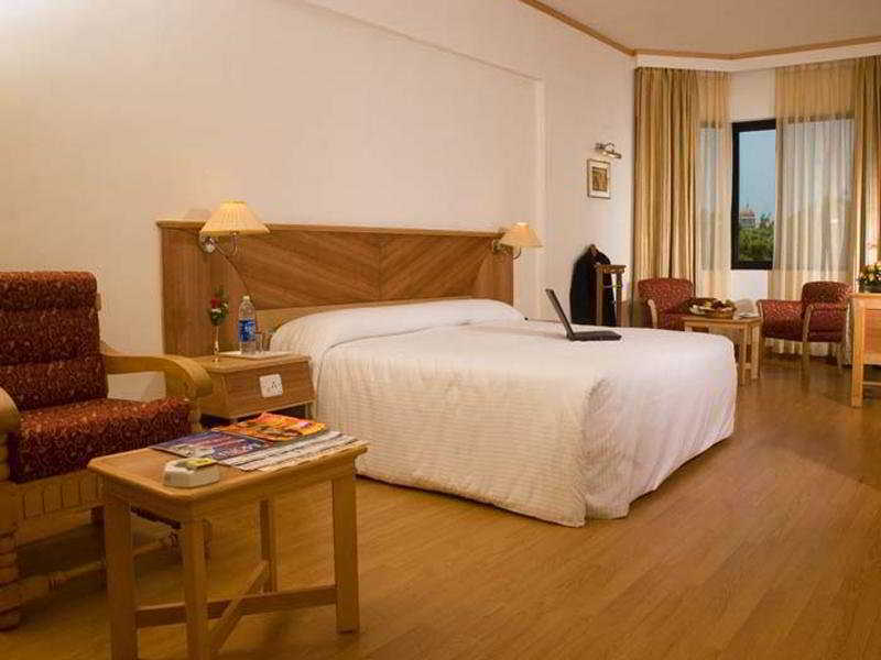 The South Park Hotel Thiruvananthapuram Ngoại thất bức ảnh
