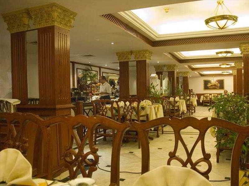 The South Park Hotel Thiruvananthapuram Ngoại thất bức ảnh