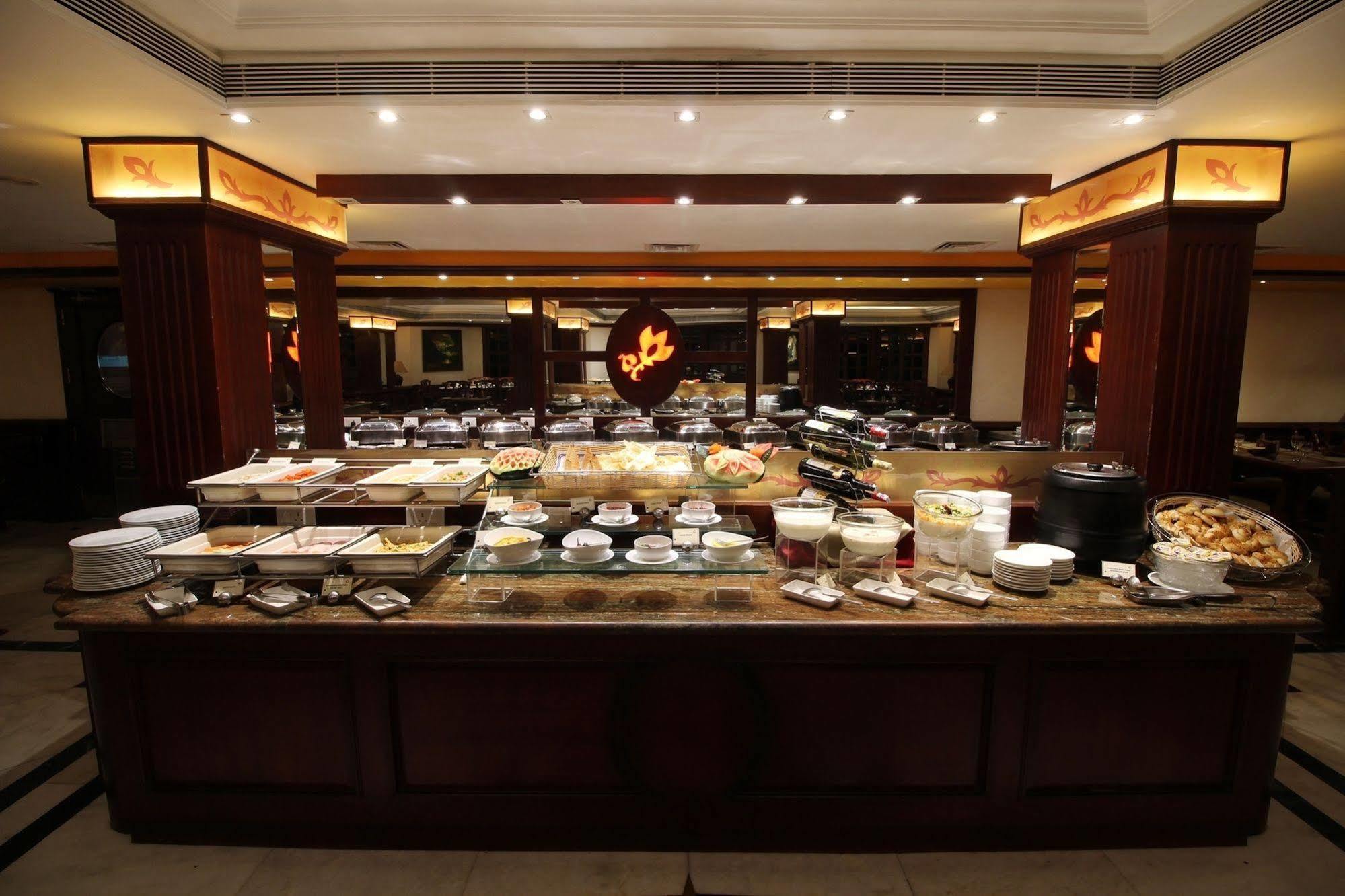 The South Park Hotel Thiruvananthapuram Ngoại thất bức ảnh