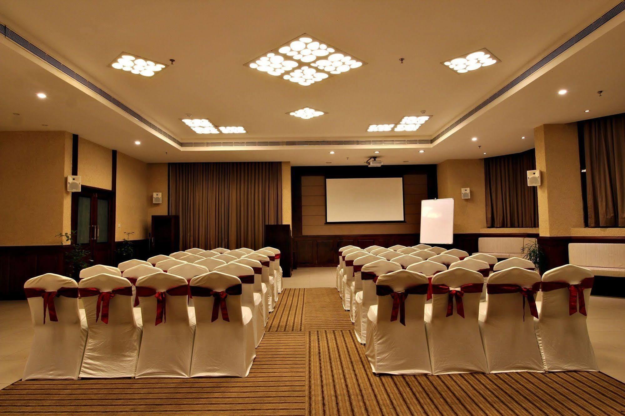 The South Park Hotel Thiruvananthapuram Ngoại thất bức ảnh