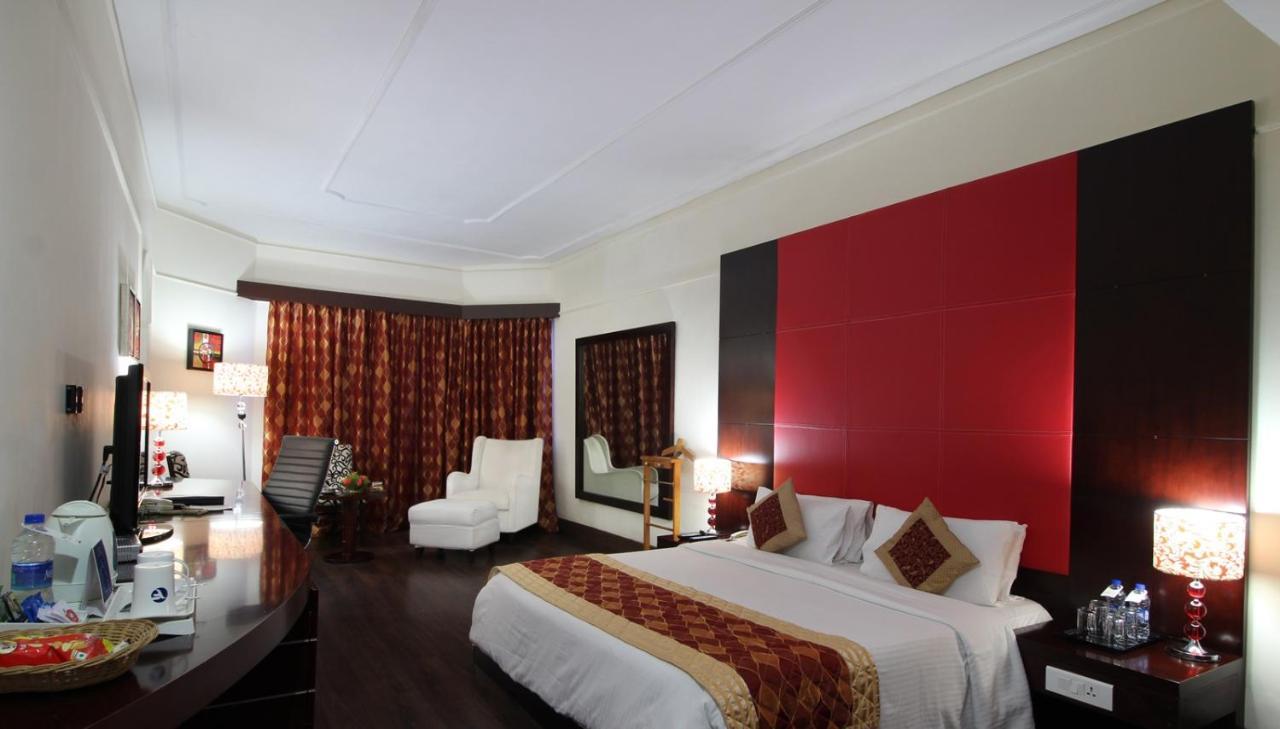The South Park Hotel Thiruvananthapuram Ngoại thất bức ảnh