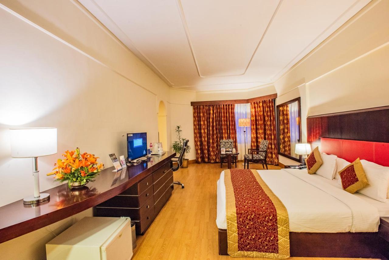 The South Park Hotel Thiruvananthapuram Ngoại thất bức ảnh