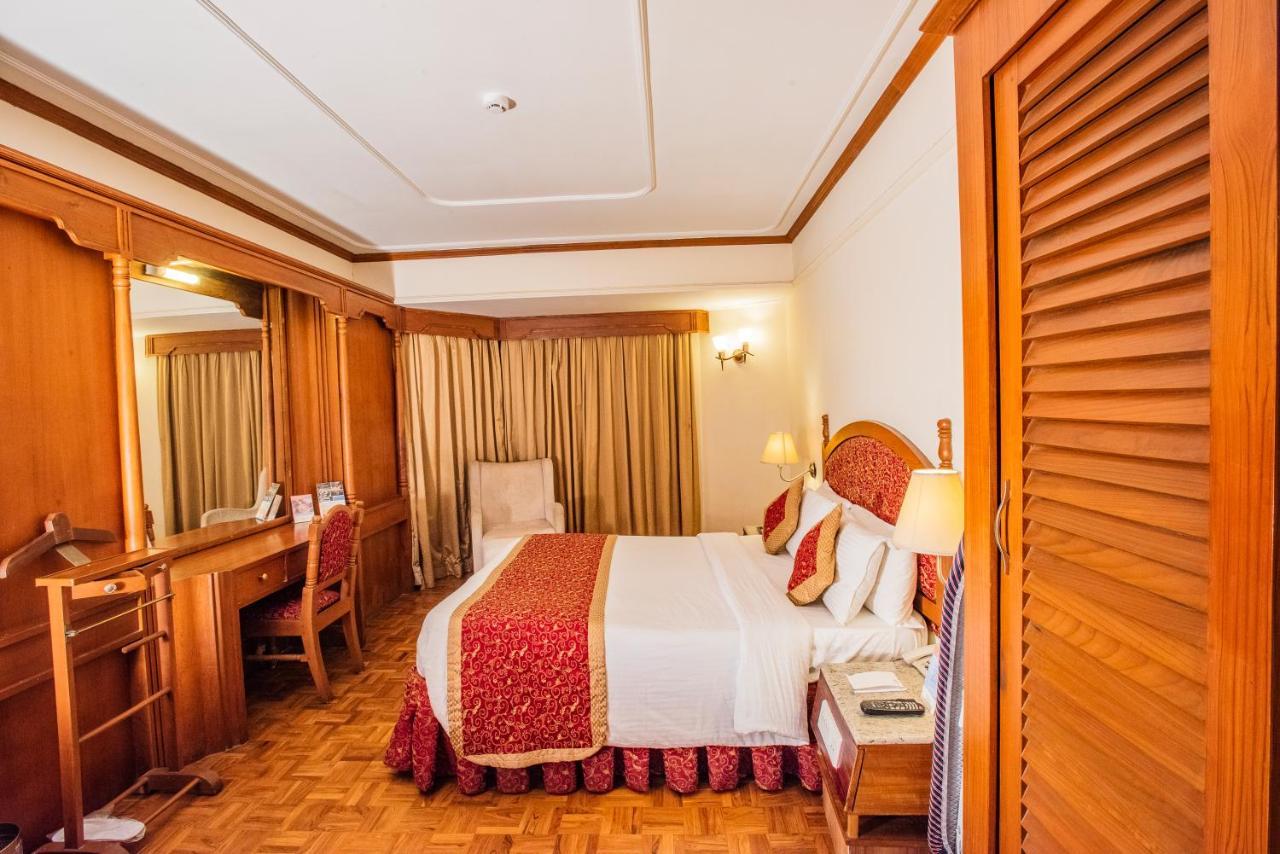 The South Park Hotel Thiruvananthapuram Ngoại thất bức ảnh