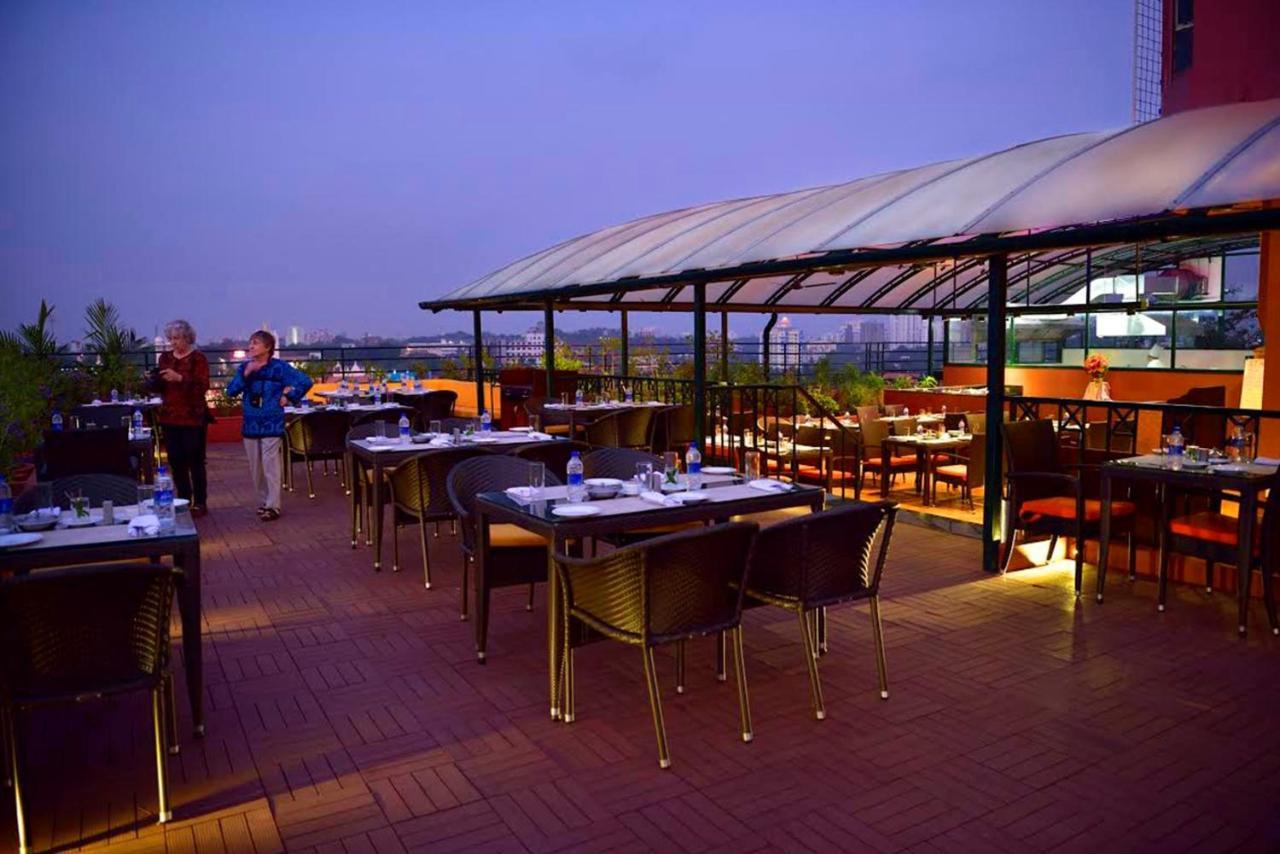 The South Park Hotel Thiruvananthapuram Ngoại thất bức ảnh